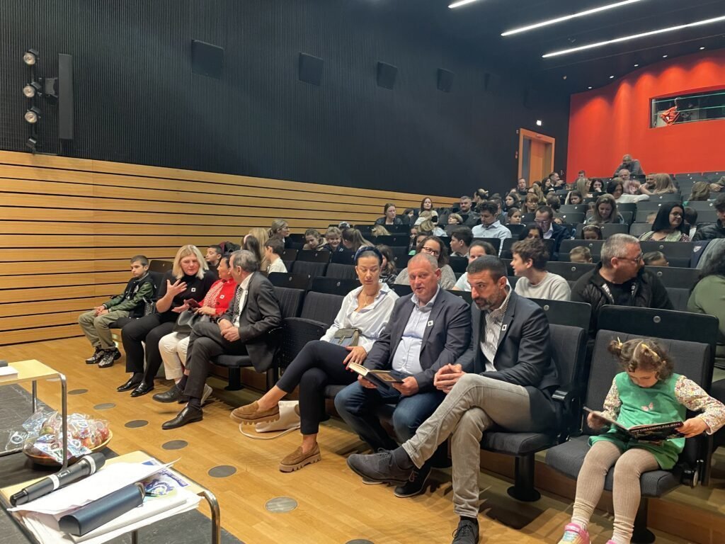 Српски писци и пјесници