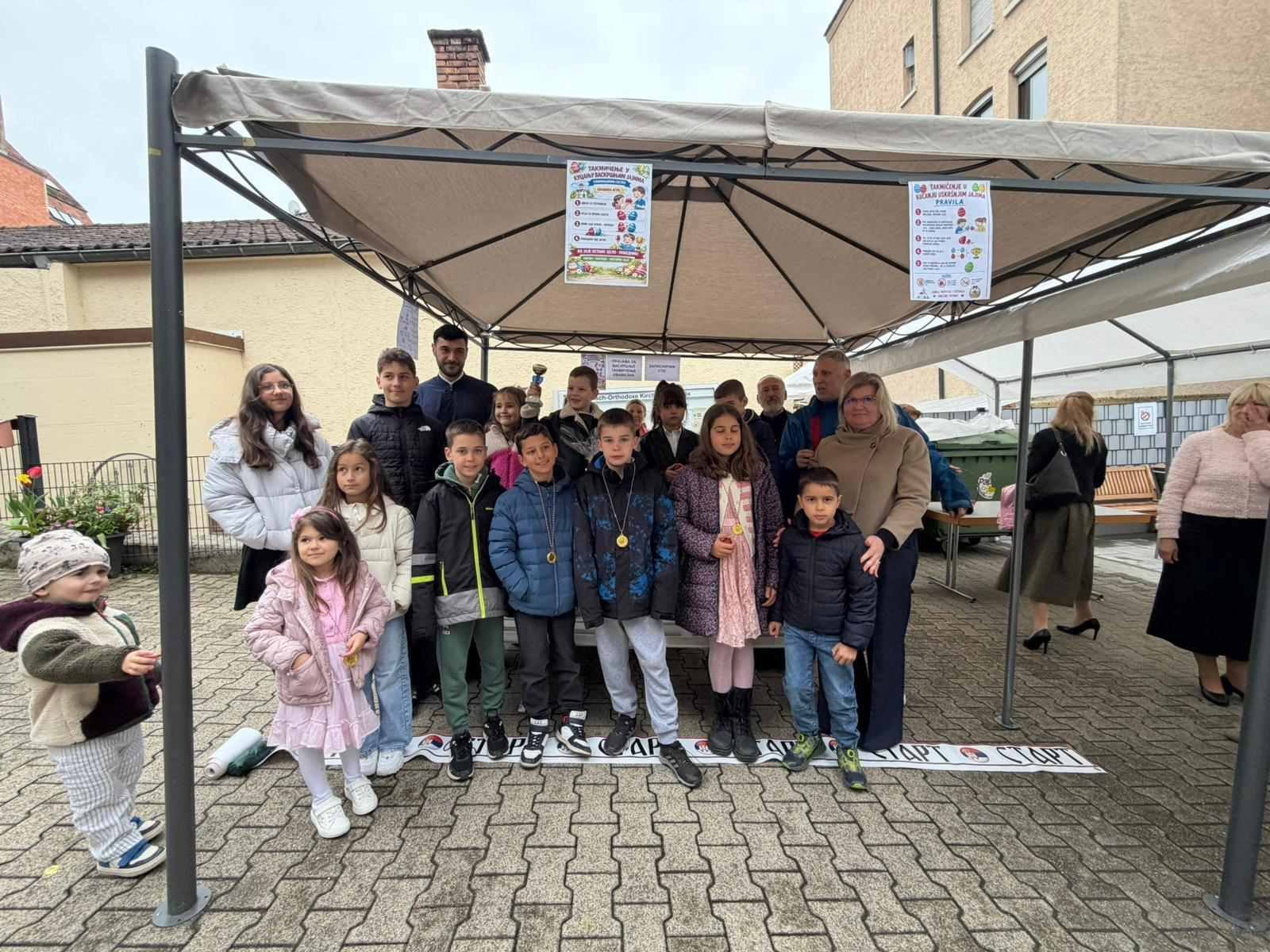 Дјеца на васкршњој изложби у Штутгарту