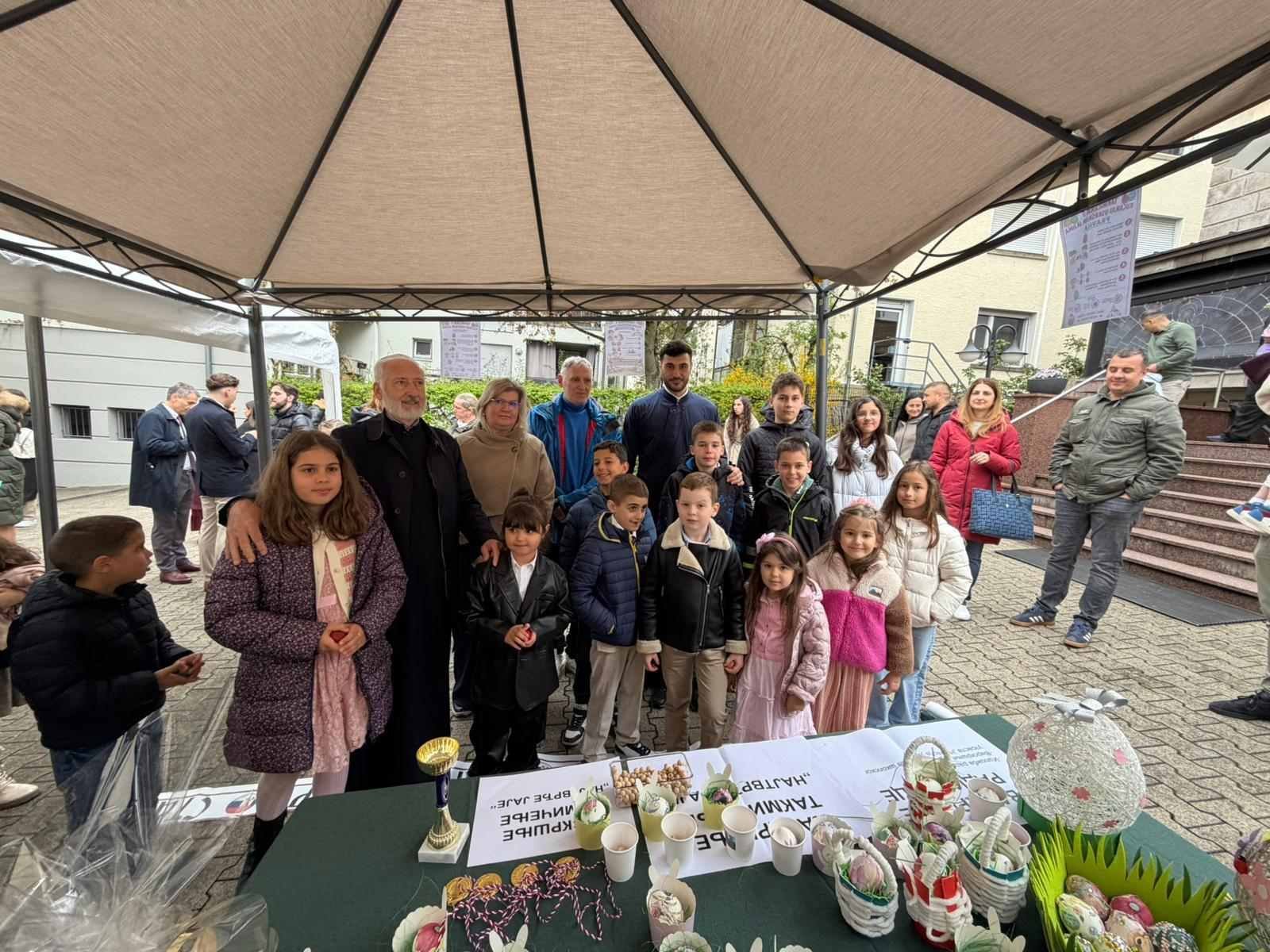 Дјечији радови на васкршњој изложби