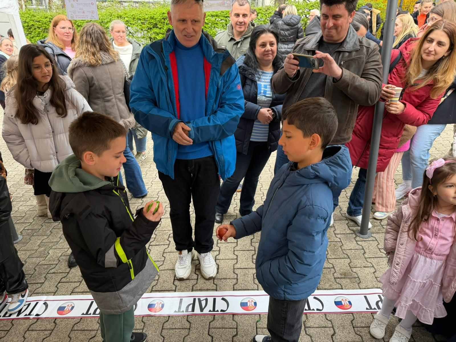 Туцање васкршњих јаја такмичење