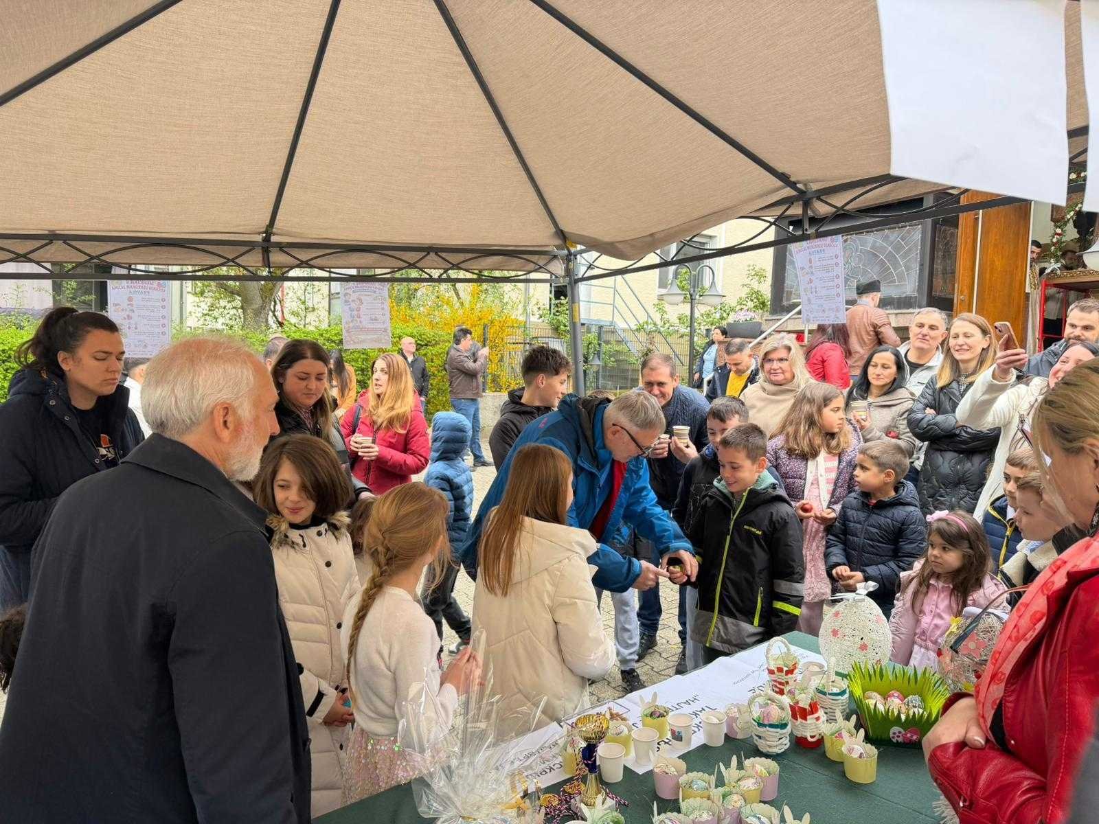 Посјетиоци на изложби васкршњих радова Штутгарт 2026