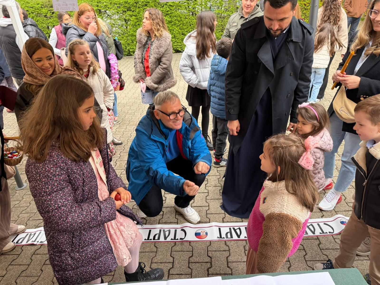 Изложба васкршњих украса у цркви Штутгарт