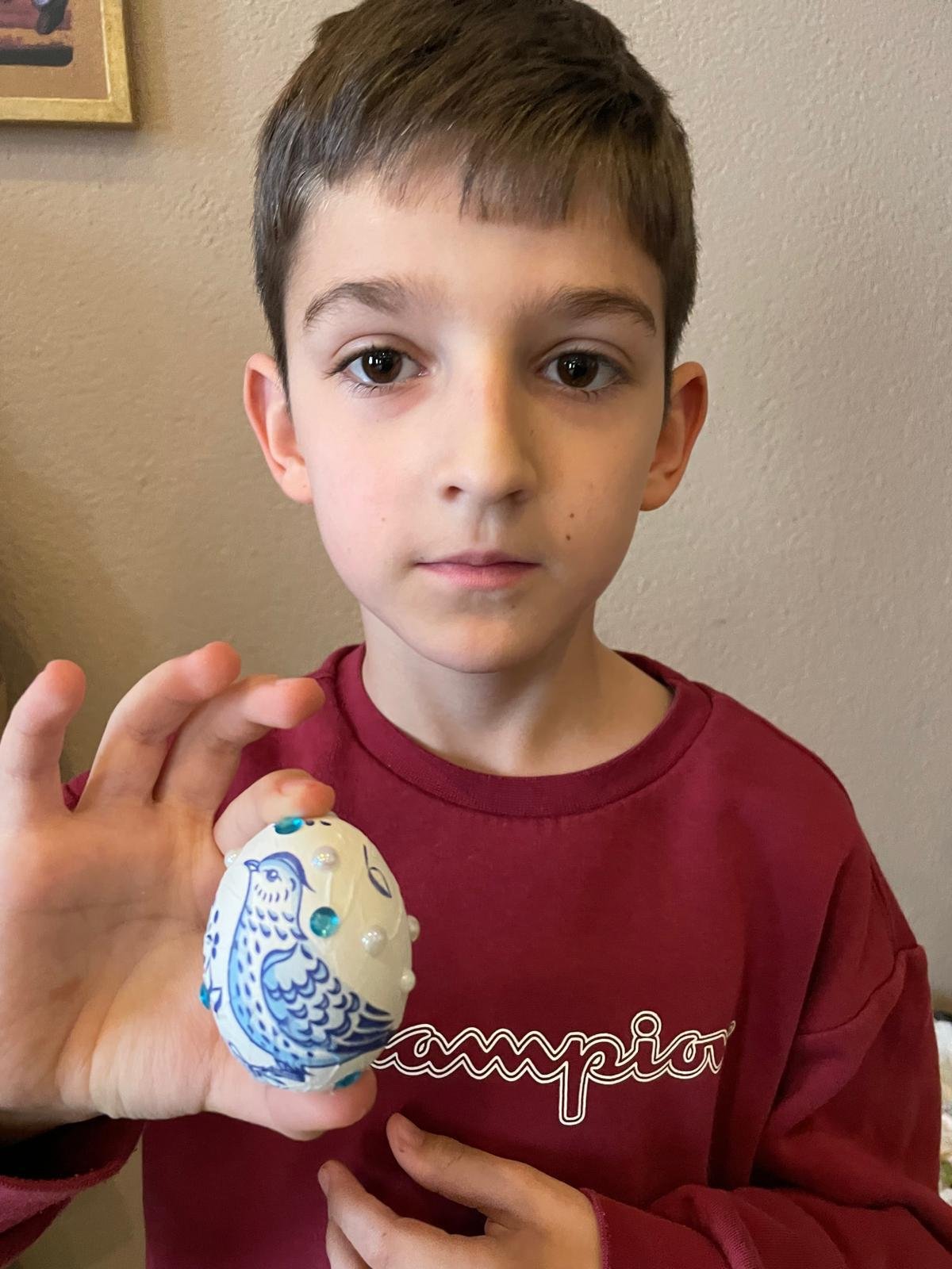 Гаврило Николић са украшеним јајетом — побједник Васкрс 2026 Штутгарт